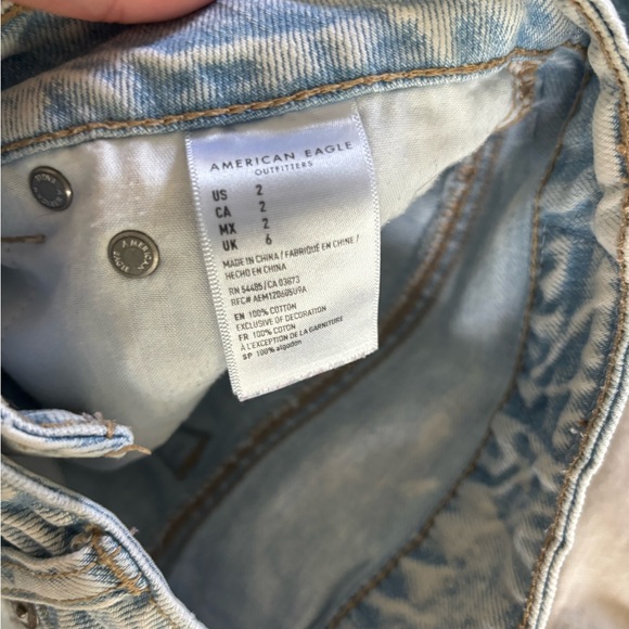 american eagle low waist denim shorts. perfect condition lightly worn - Picture 3 of 3